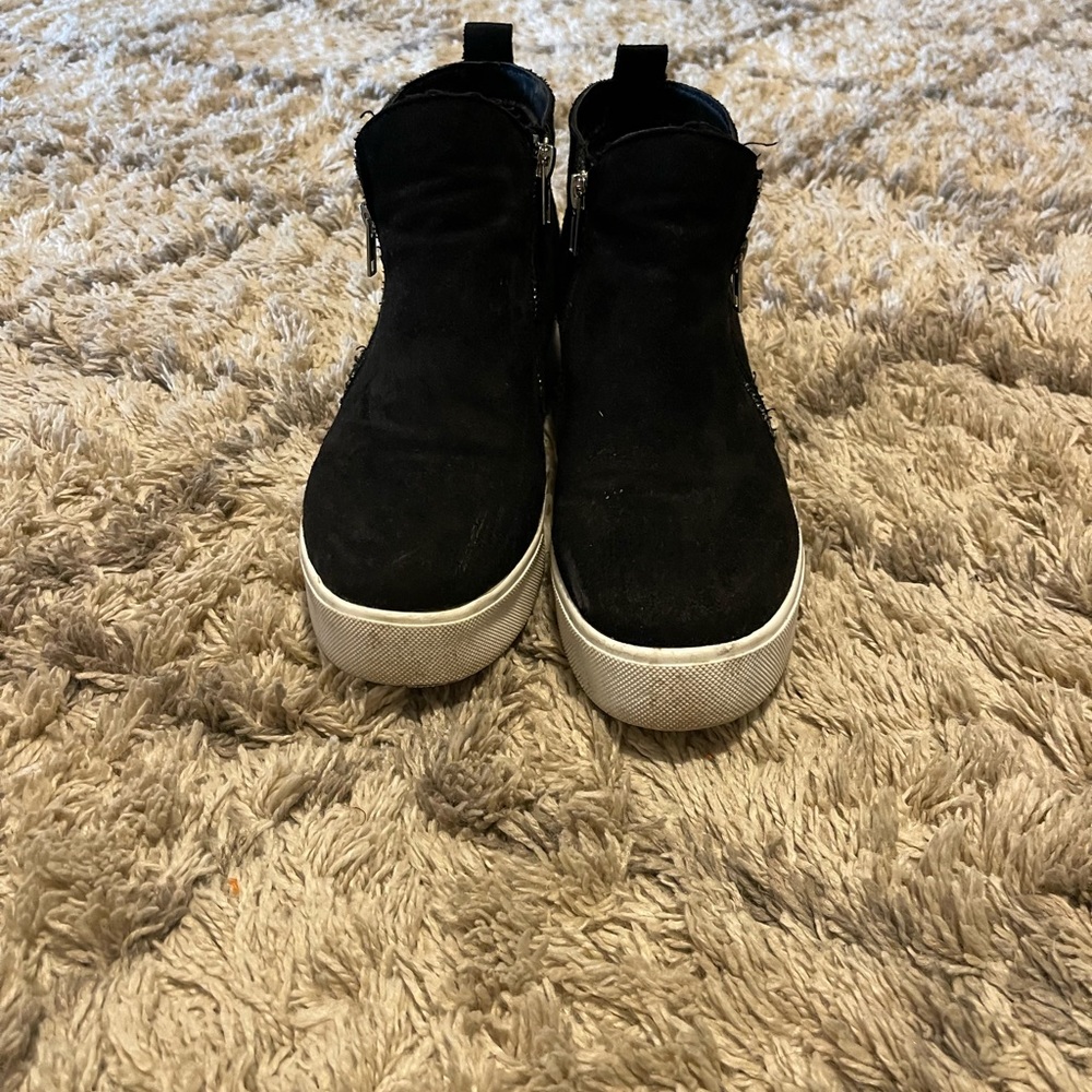 Black and white felt/velvet shoes/booties